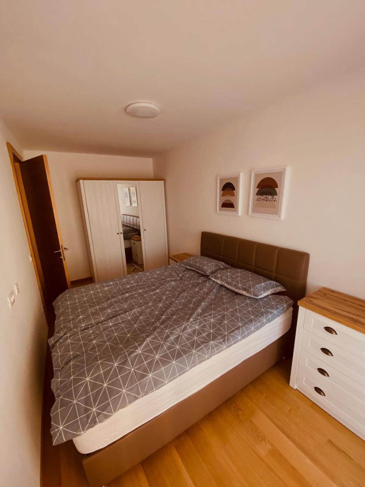 Bulevar B Apartment *